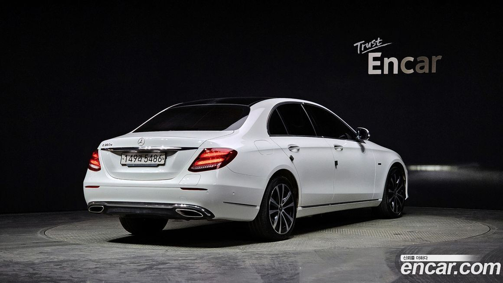 Mercedes-Benz E-Class W213 E300e Exclusive (12.2019)