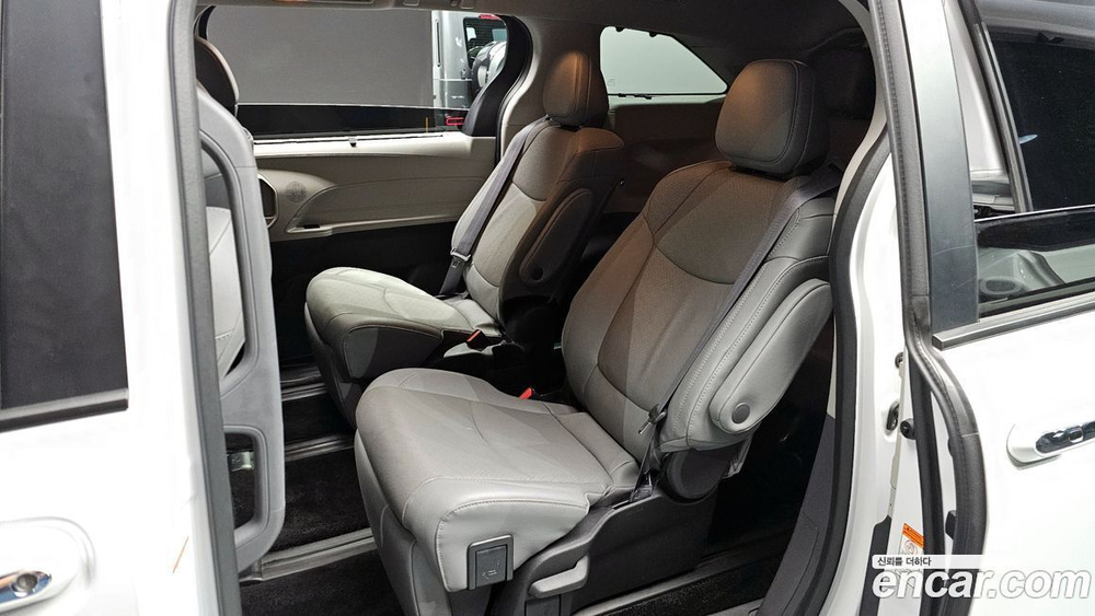 Toyota Sienna 4 Generation 2.5 Hybrid AWD (05.2023)