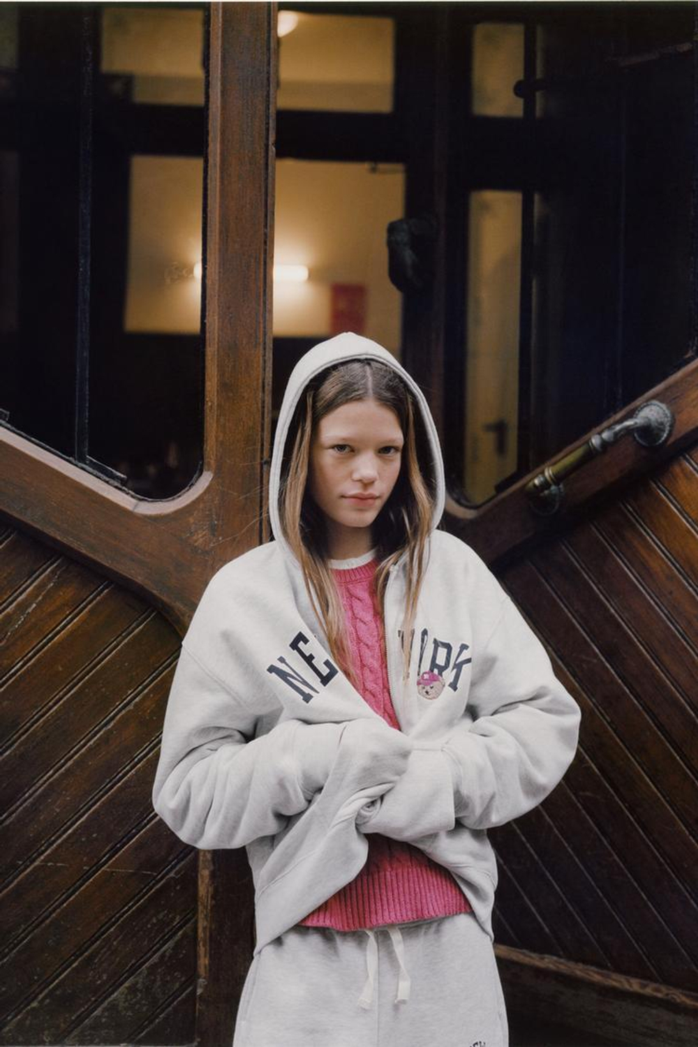 ZARA ТОЛСТОВКА НА МОЛНИИ С ВЫШИВКОЙ «МЕДВЕДЬ», СЕРЫЙ МЕЛАНЖ