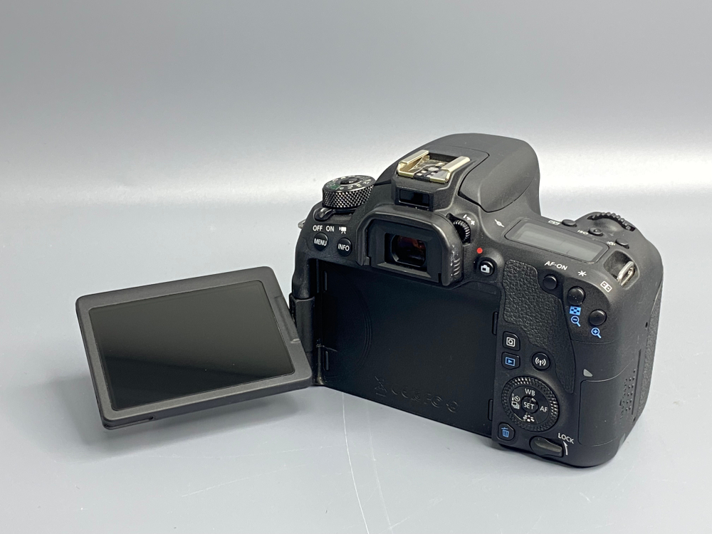 Canon EOS 77D 53500 кадров