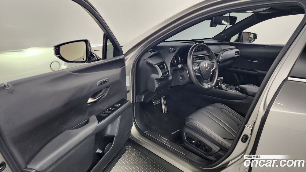 Lexus UX250h 2.0 F-Sport 2WD (10.2020)