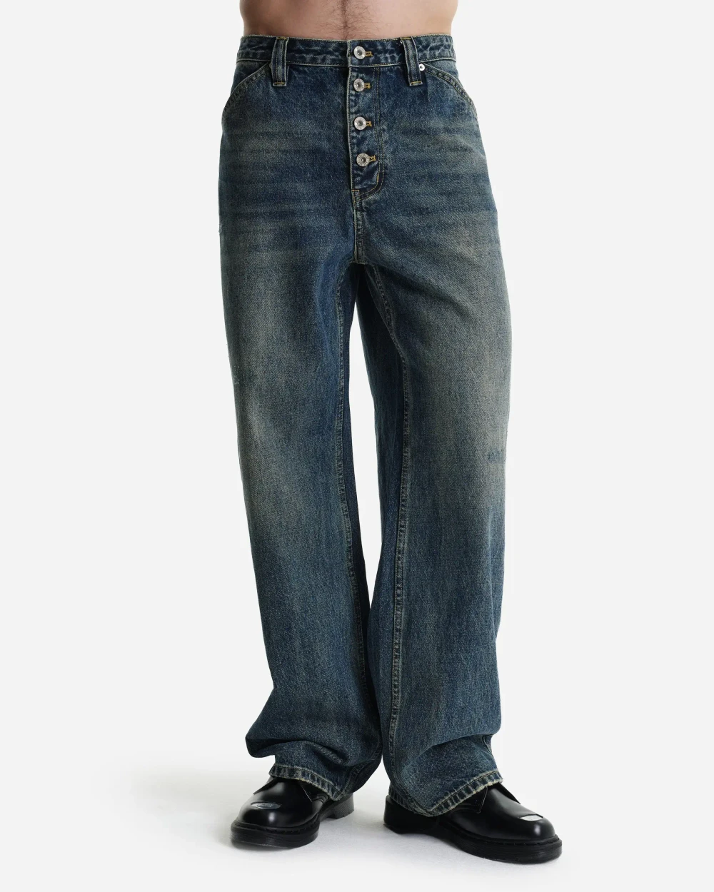 Джинсы-трубы с винтажным эффектом