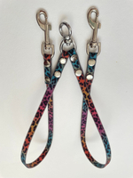 Сворка для мелких пород из Биотана на вертлюге , 10 мм, 50 см лелпард цветной