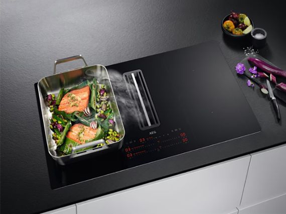 Индукционная стеклокерамич. панель с вытяжкой AEG CCE84779CB