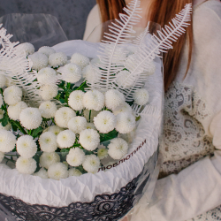 114. Кружевной букет с хризантемой Ньютон