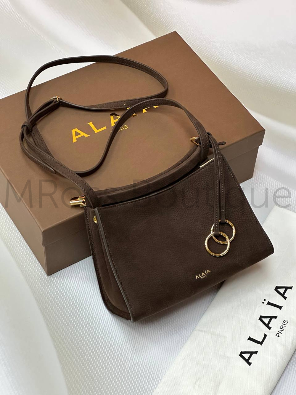 Маленькая сумка на плечо Alaia Le Click темно-коричневого цвета