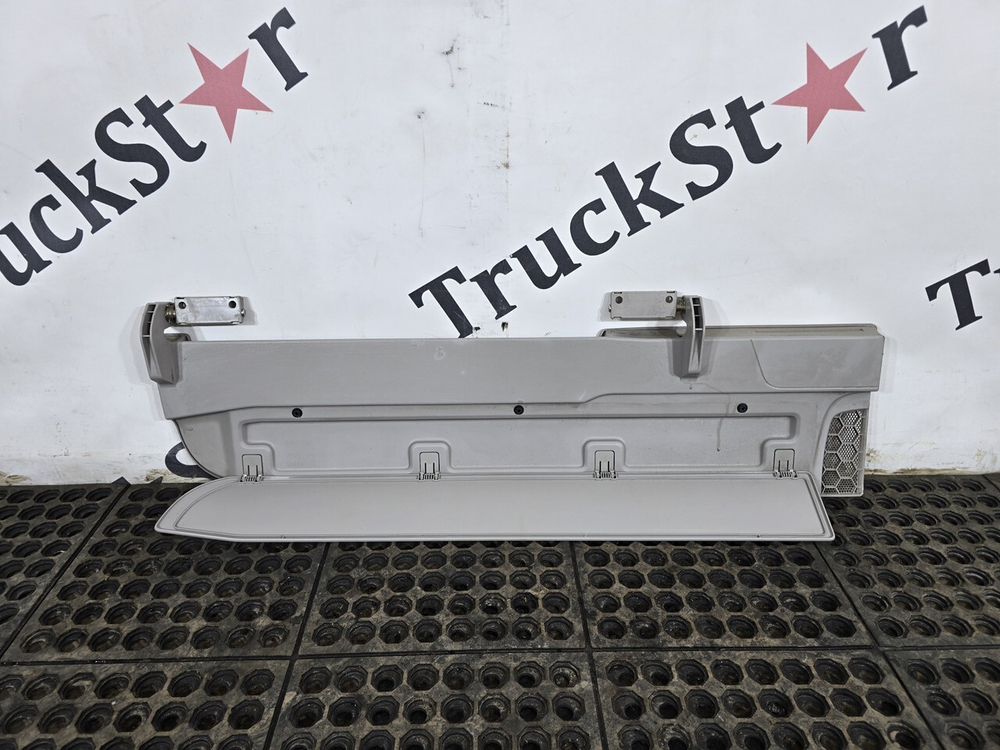 Козырек солнцезащитный правый