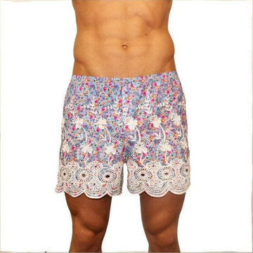 Мужские трусы-шорты голубые с разноцветными цветами и кружевной окантовкой Romeo Rossi Shorts RR00305