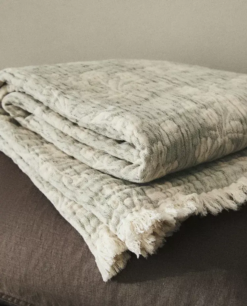 ZARA HOME ЖАККАРДОВЫЙ ПЛЕД С ЦВЕТОЧНЫМ УЗОРОМ, ЗЕЛЕНЫЙ