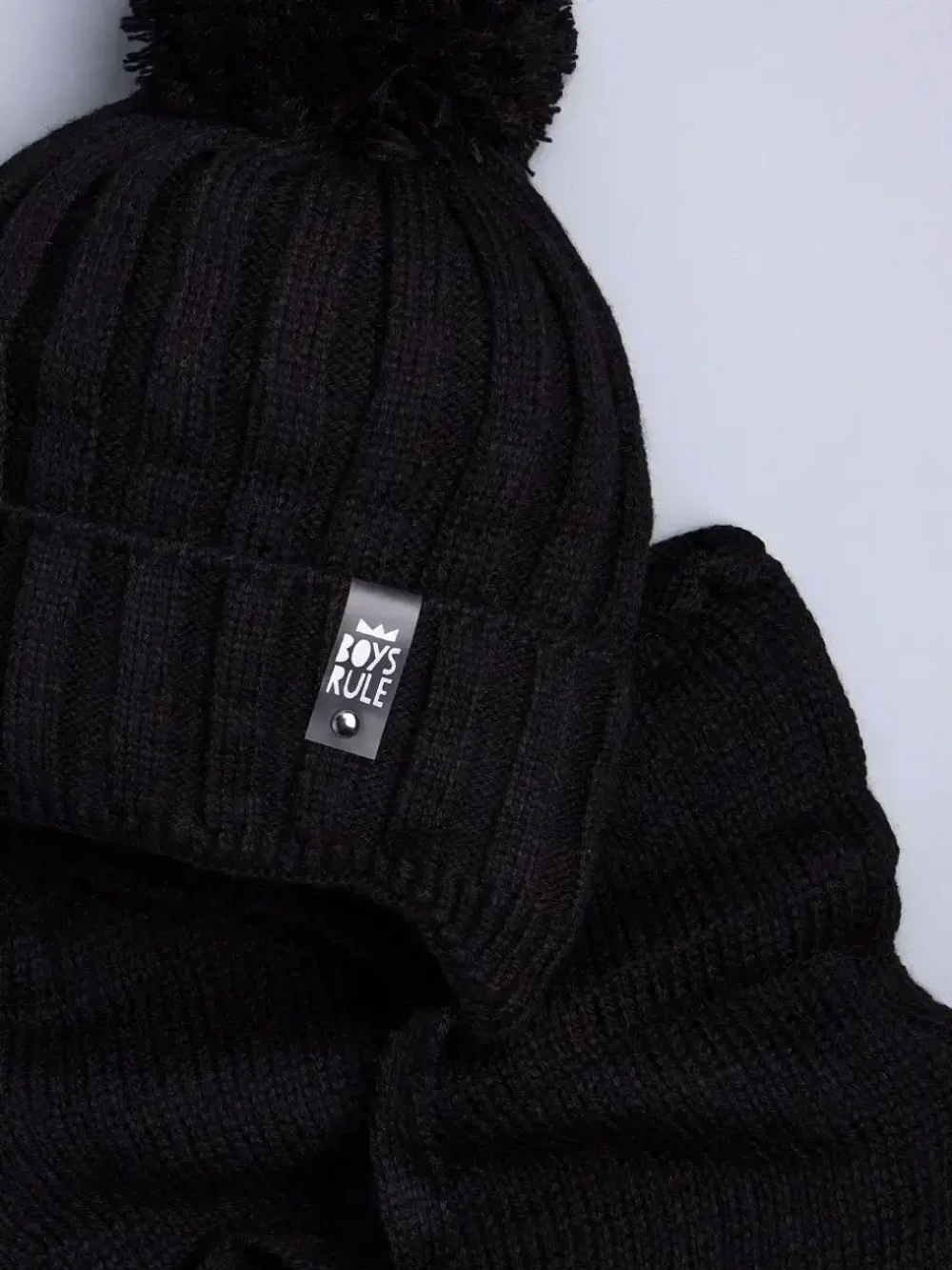 Шапка для мальчика со снудом осенняя