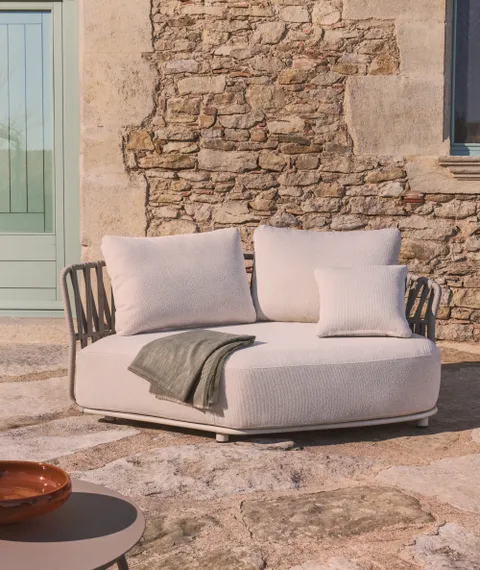 Изогнутый модуль уличного дивана Osani из алюминия экрю и веревки цвета таупе 167 см