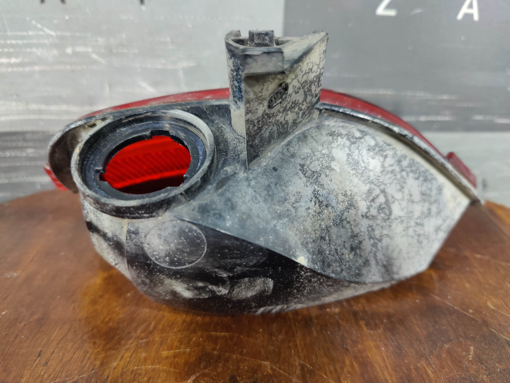 ПТФ задний левый Renault Duster 1 15-21 Б/У Оригинал 265850001R