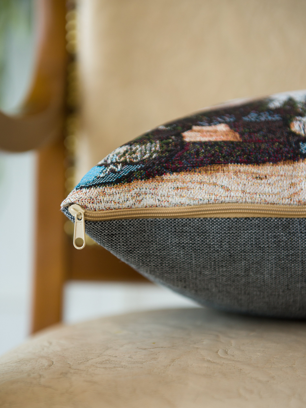 Декоративный гобеленовый чехол для интерьерной подушки Первый поцелуй 38*38