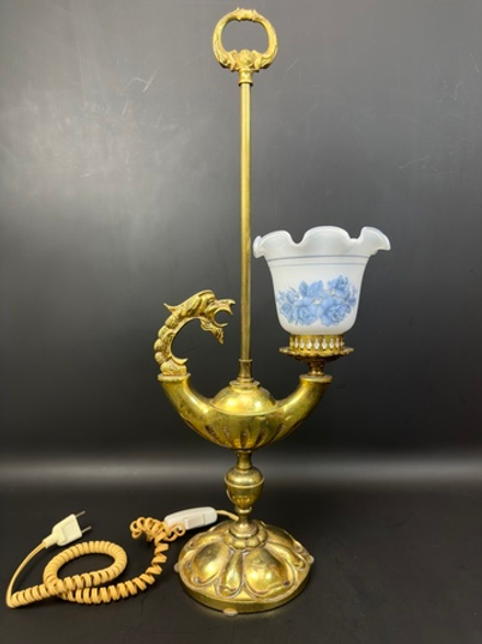 Старинная настольная лампа с головой дракона