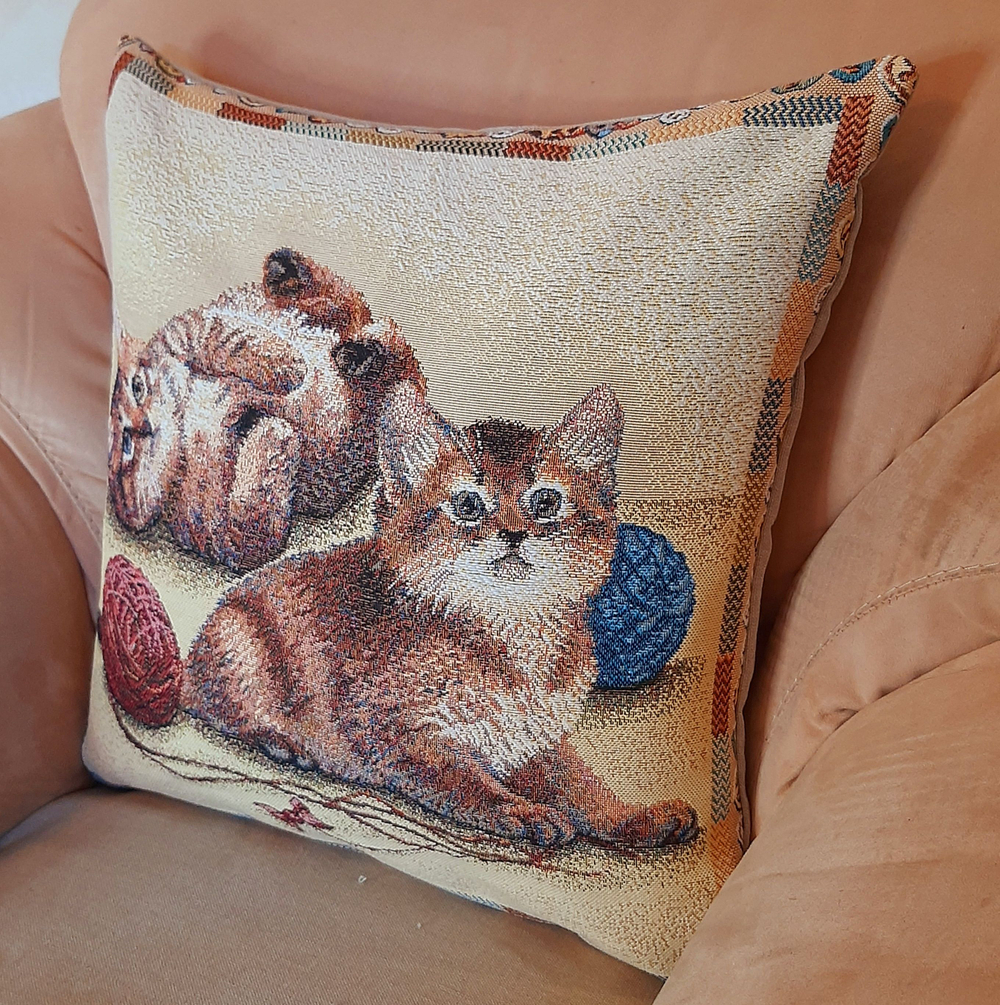 Декоративный гобеленовый чехол для интерьерной подушки Веселые котята 47*47