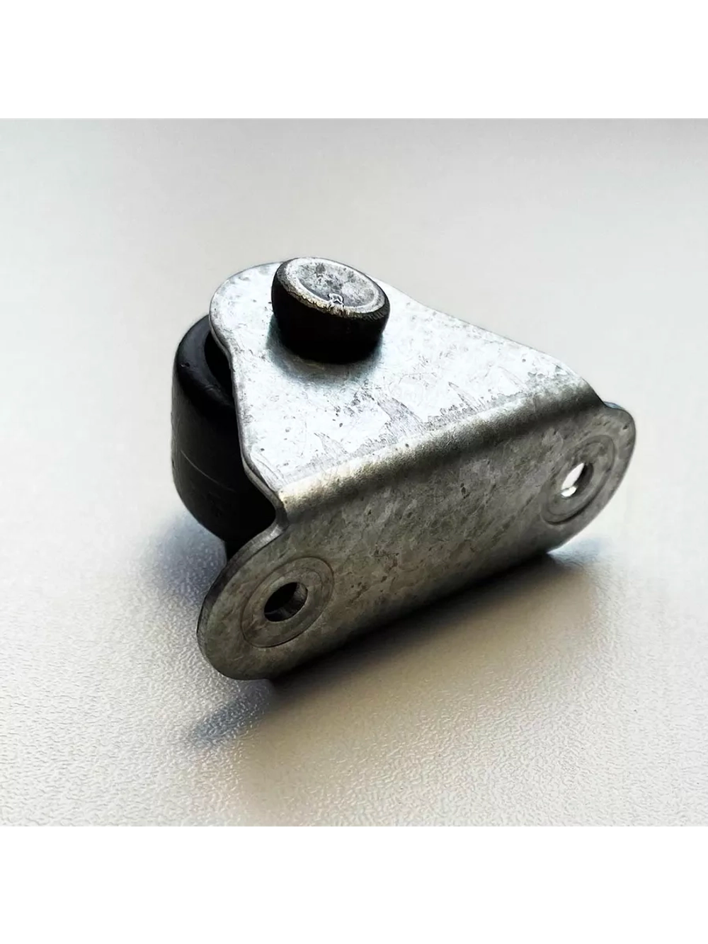 Опора роликовая 313 с пластиковым колесом D26, 2 шт