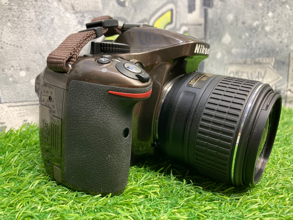 Nikon D5200 + 18-55mm Коричневый (3.400 кадров)