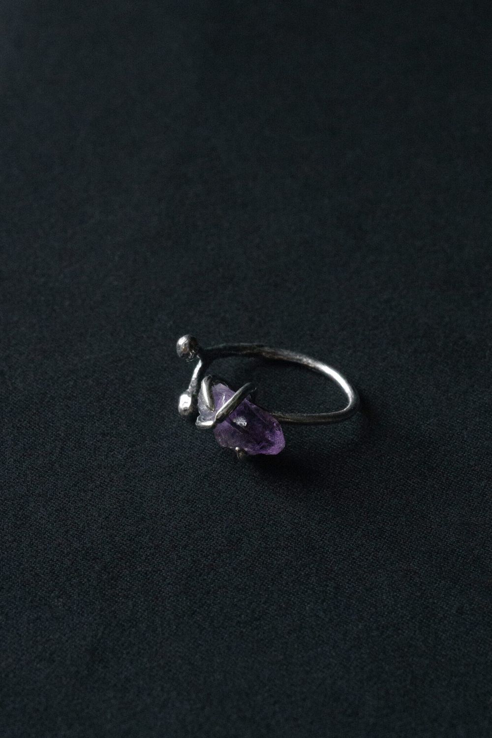 Безразмерное кольцо с аметистом