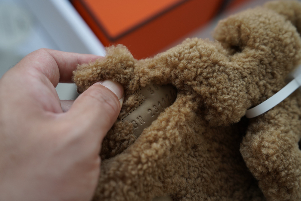 Сандалии из натуральной кожи и меха ягненка