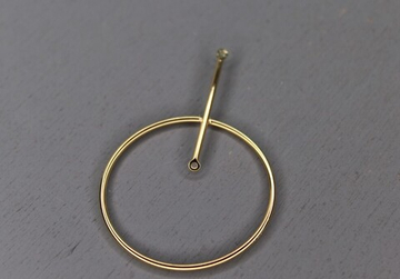 Коннетор круг с палочкой под золото 58х39 мм