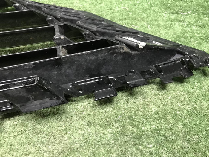 Решетка перед бампера VW Touareg 2 NF 14-18 R-Line