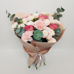 Букет роз и диантусов Елена