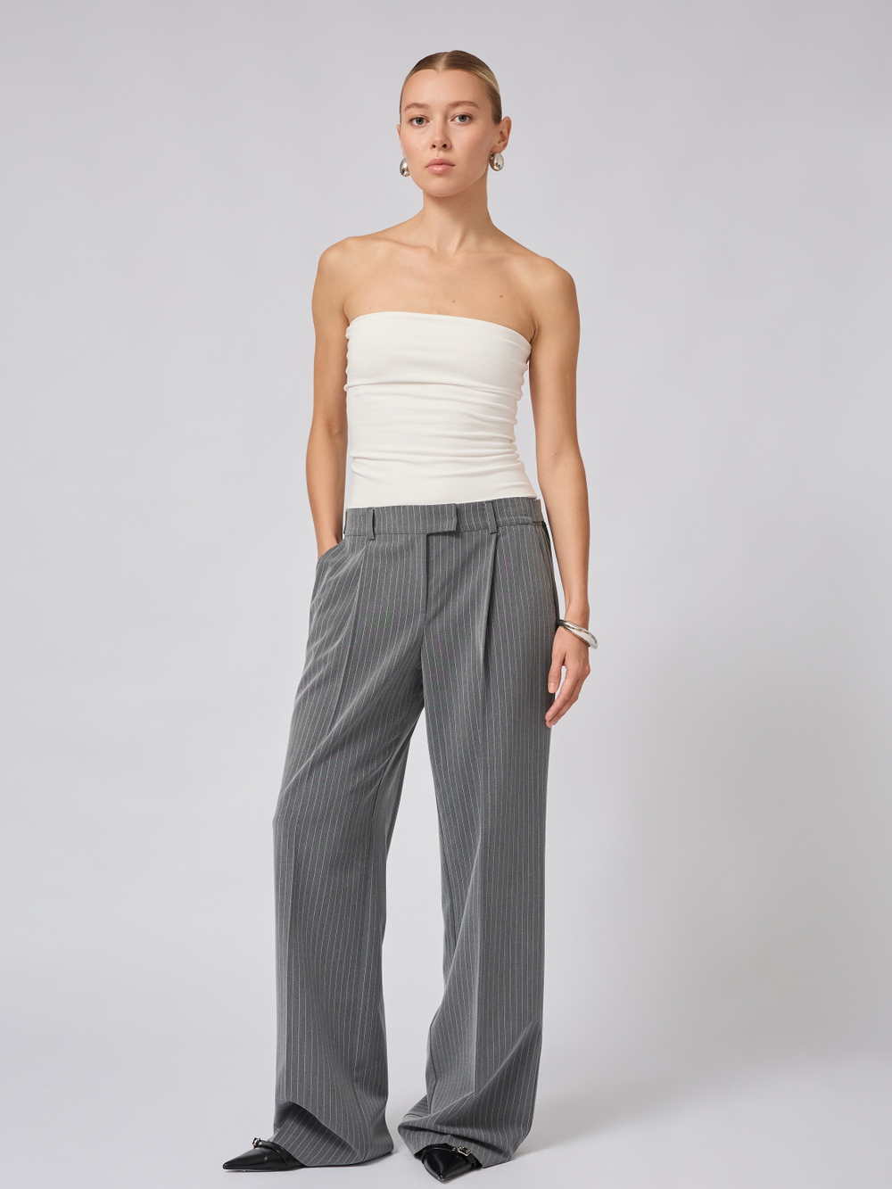 Брюки широкие с защипами в полоску