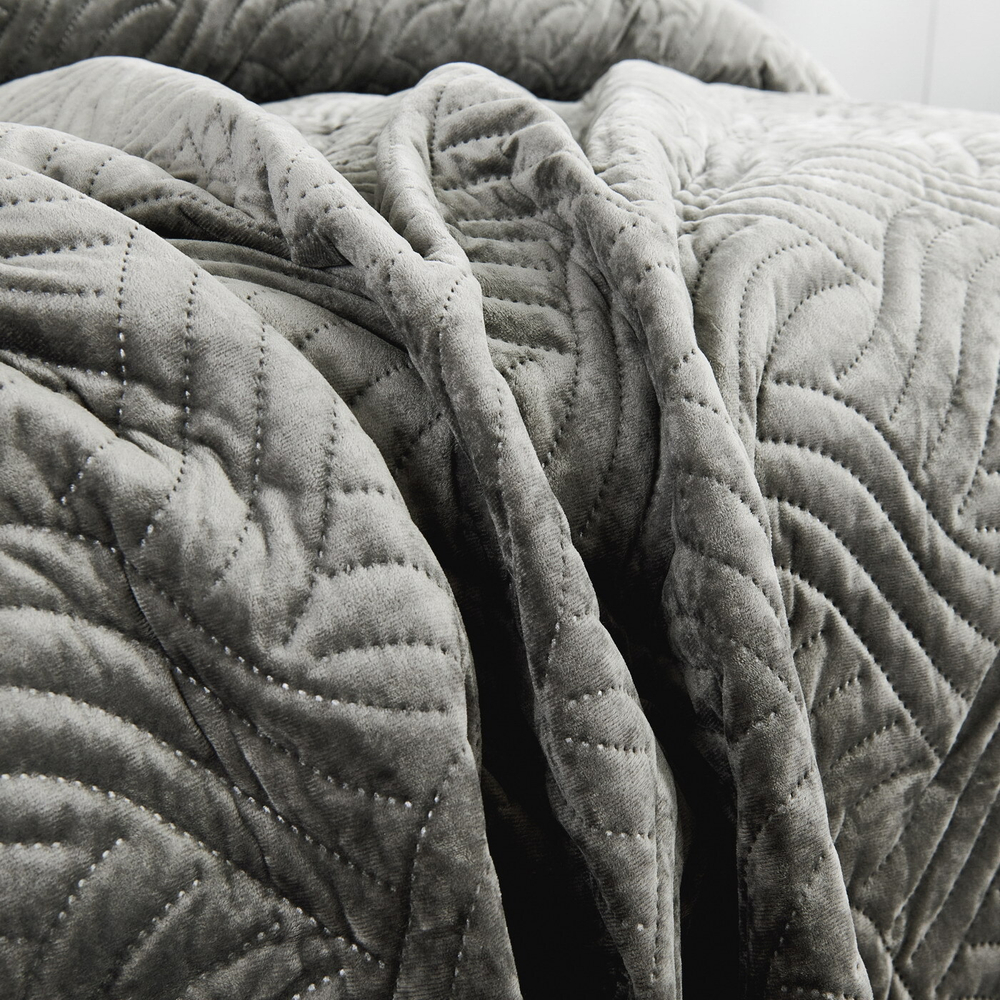 Покрывало 160x220 Sofi De MarkO Деварта серое