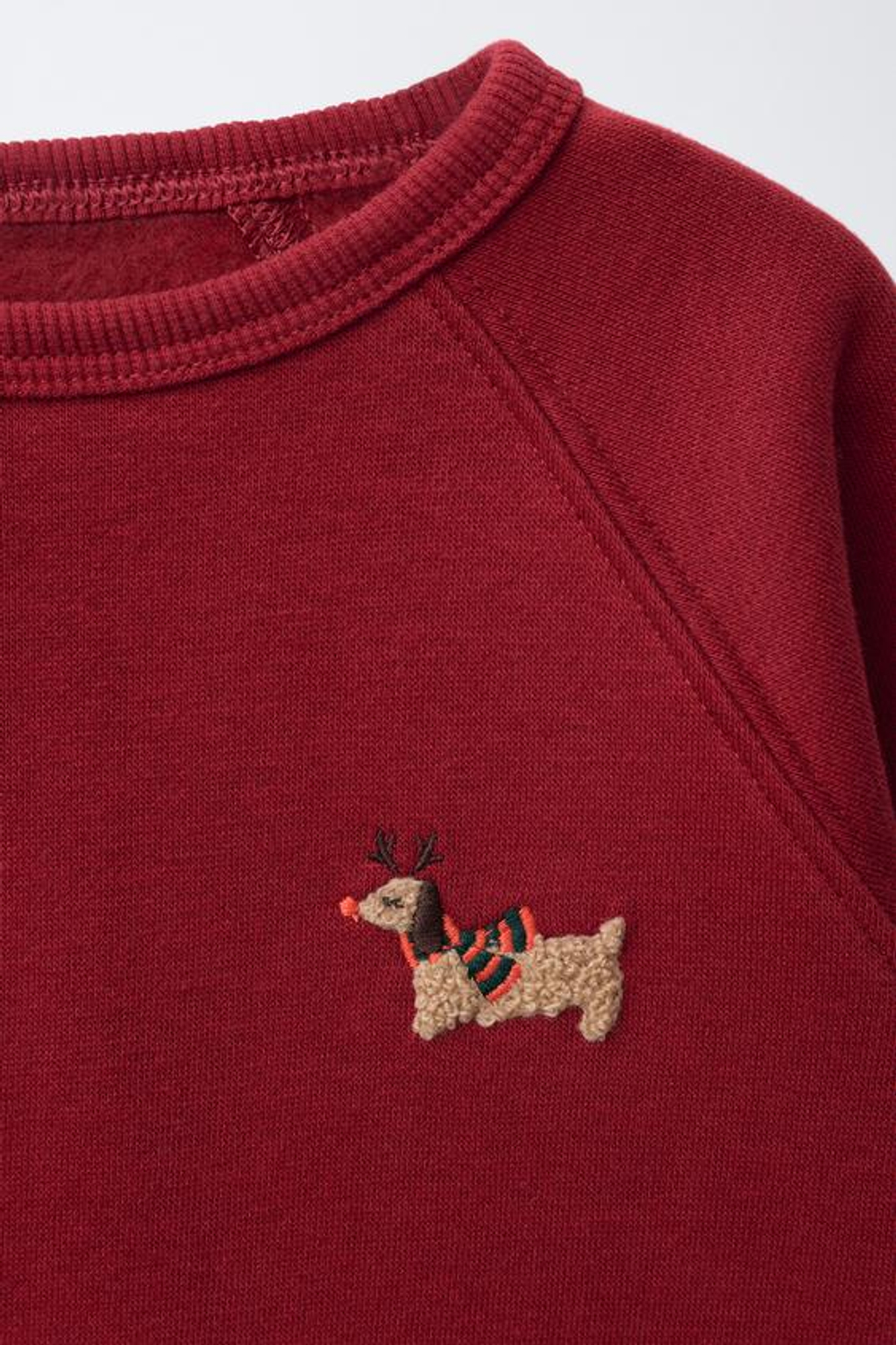 ZARA КОМПЛЕКТ ТОЛСТОВКА С МАХРОВОЙ НАШИВКОЙ И БРЮКИ-ДЖОГГЕРЫ, ТЕМНО-РОЗОВЫЙ