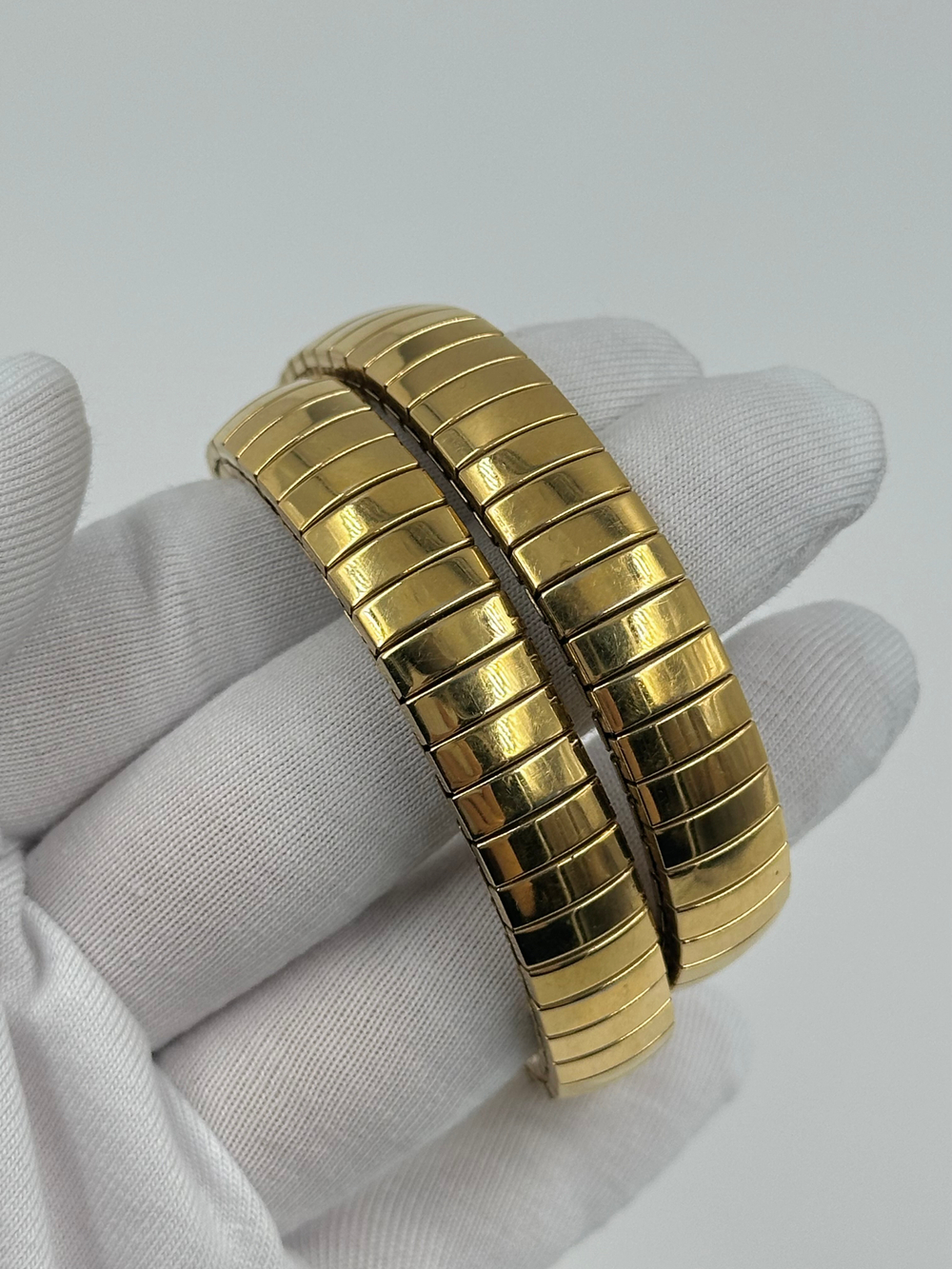 Часы на эластичном браслете