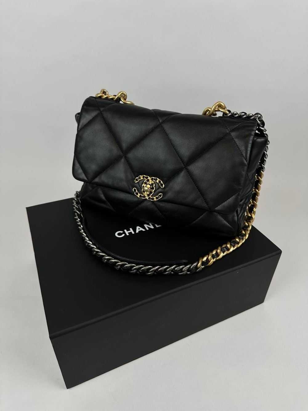 Сумка Chanel 19