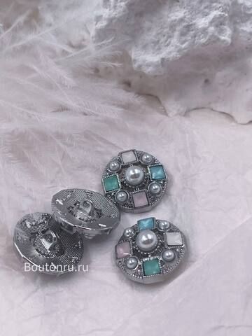 Пуговицы серебристые с квадратными цветными камнями стразами и жемчугом скидка