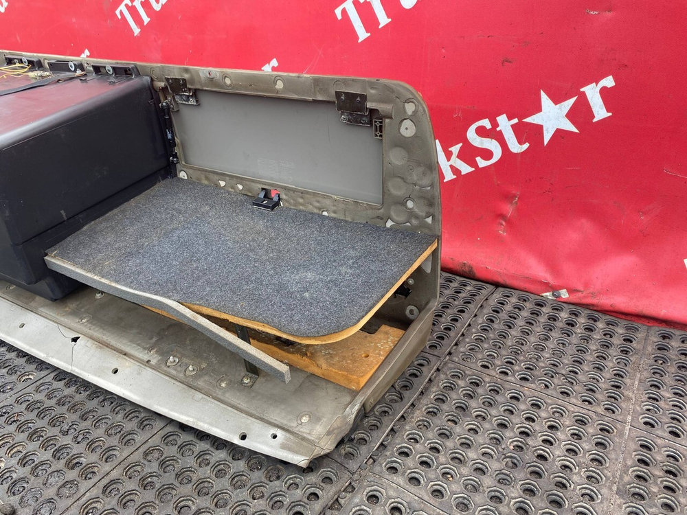 Консоль кабины верхняя