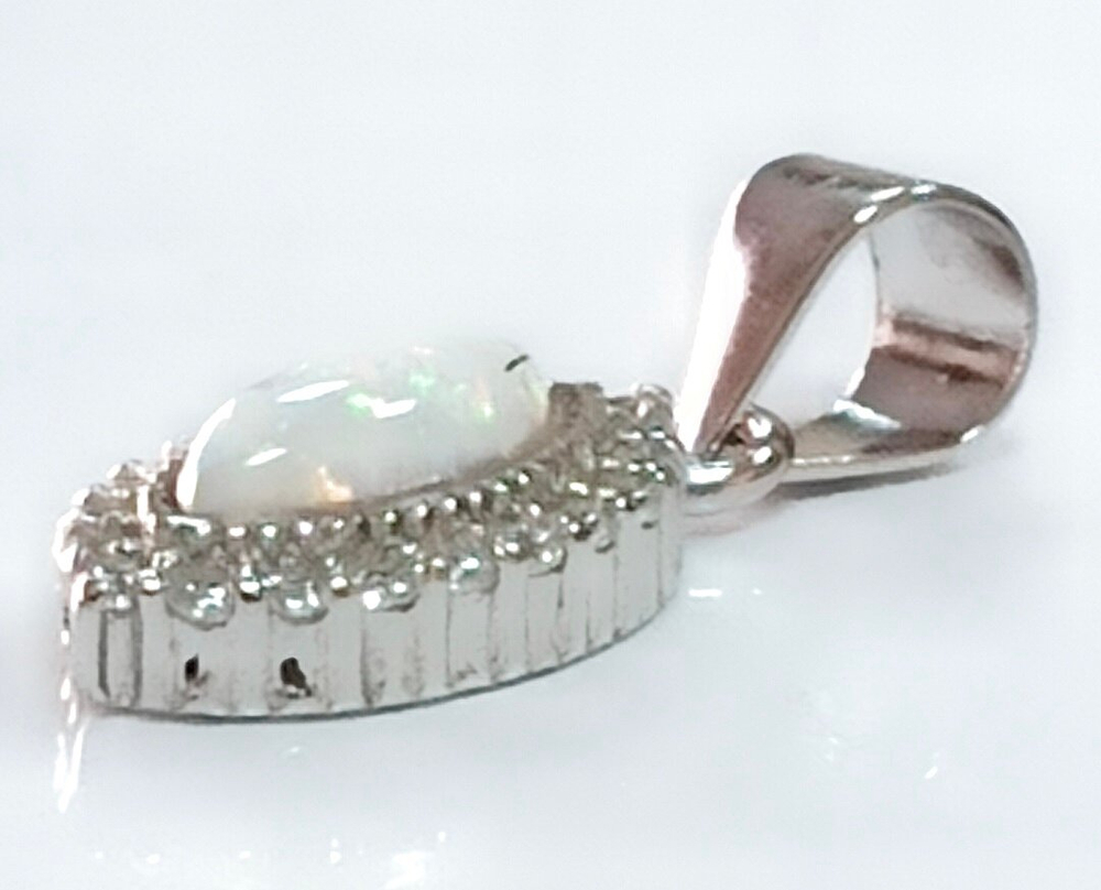 Ювелирная подвеска из серебра с опалом