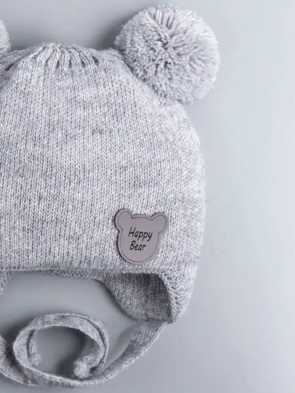 Шапка детская осенняя с завязками и помпонами