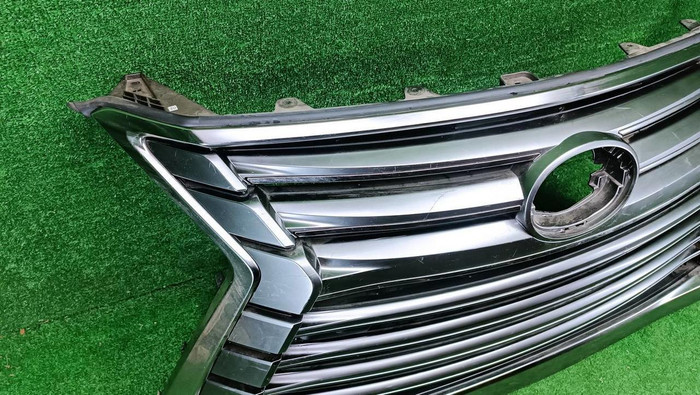 Решетка радиатора Lexus LX 3 (2015-2023)