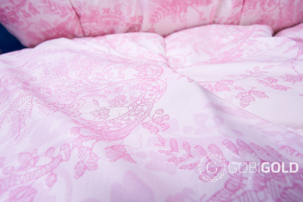 Одеяло стеганое из 100% верблюжьего пуха 150х200 см. (ERDENET) - розовый орнамент