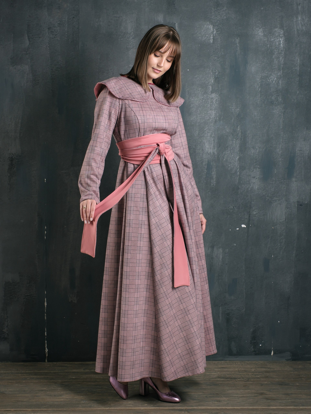 Платье с кушаком /персик клетка