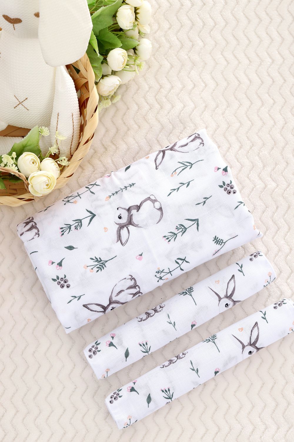 Комплект из муслина пеленка 110Х110 и салфетки 23х23 арт.КТ-М/зайчата Натали (Акция)