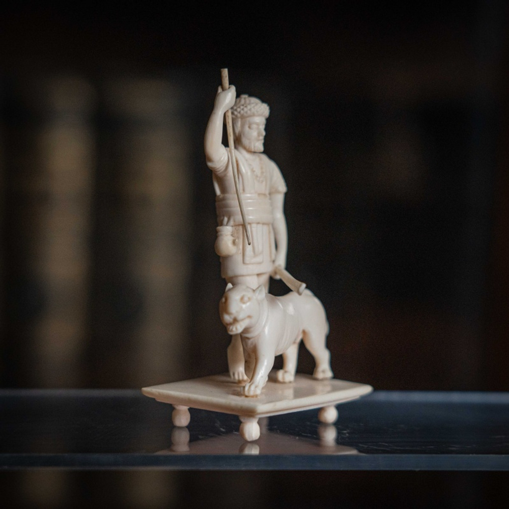 Французская резьба по кости «Охотник или укротитель тигра»