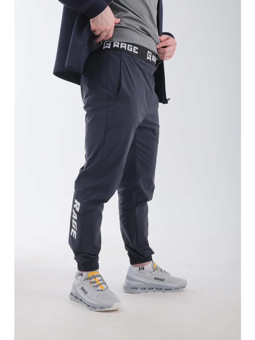 Спортивные брюки тонкие на резинке