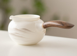 312130 Сливник (Чахай) ДЮНА  "Бараний жир" с боковой ручкой, 250мл, фарфор