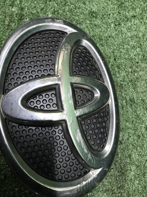 Эмблема решетки радиатора Toyota RAV4 4 CA40 15-19