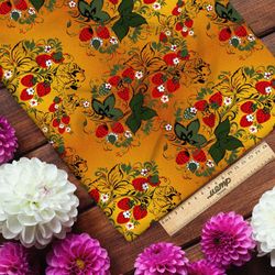 Ткань барби земляника с цветочками