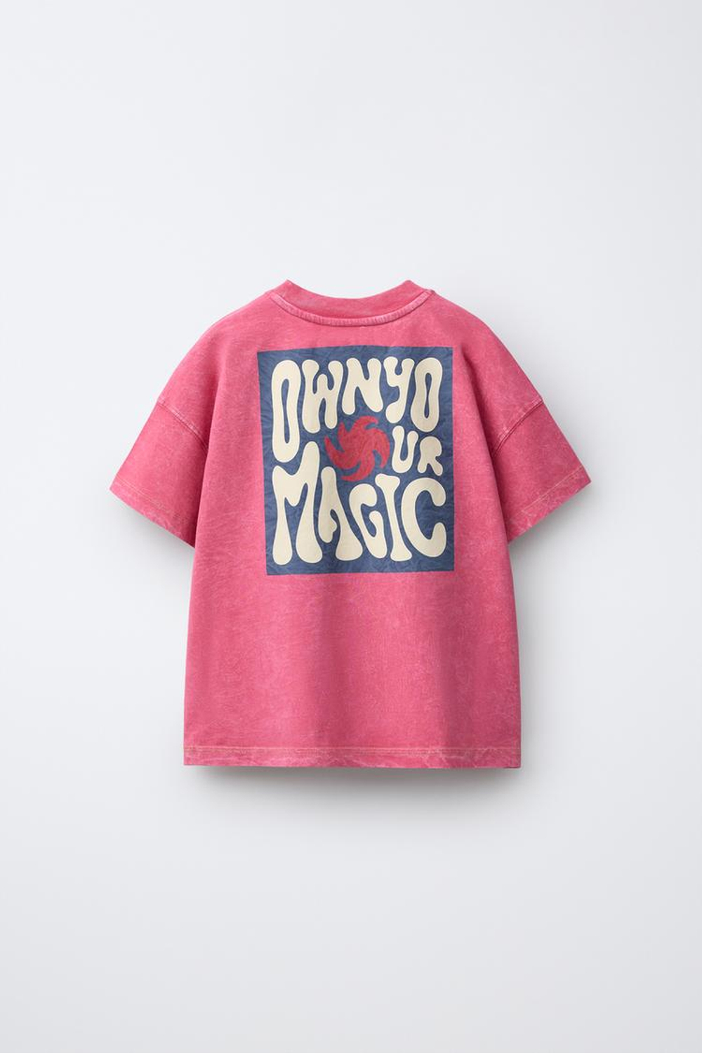 ZARA ФУТБОЛКА ИЗ ФУТЕРА С ПРИНТОМ, КАРМАНОМ И ЭФФЕКТОМ ПОТЕРТОСТИ, РОЗОВЫЙ МЕЛАНЖ