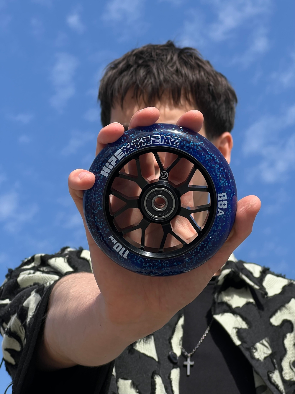 Колесо HIPExtreme Neon Flakes 110*24 мм, чёрный/синий