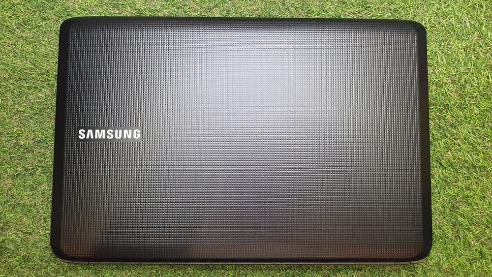 Ноутбук Samsung Pentium/4Gb