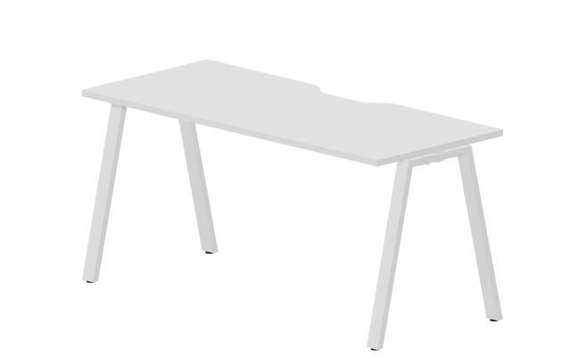стол Arena 1580х680х750мм (с эргономичным вырезом)