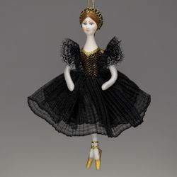 Елочная игрушка балерина «Чёрный лебедь» с повязкой