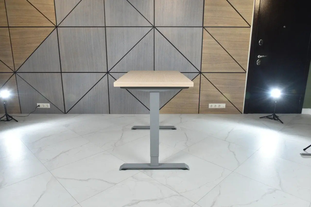 Регулируемый компьютерный стол Bazalt с регулировкой по высоте — столешница МДФ Дуб беленый